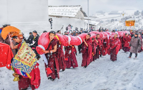 风雪行佛